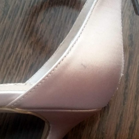 Champagne satin evening sandals - Picture 2 of 2